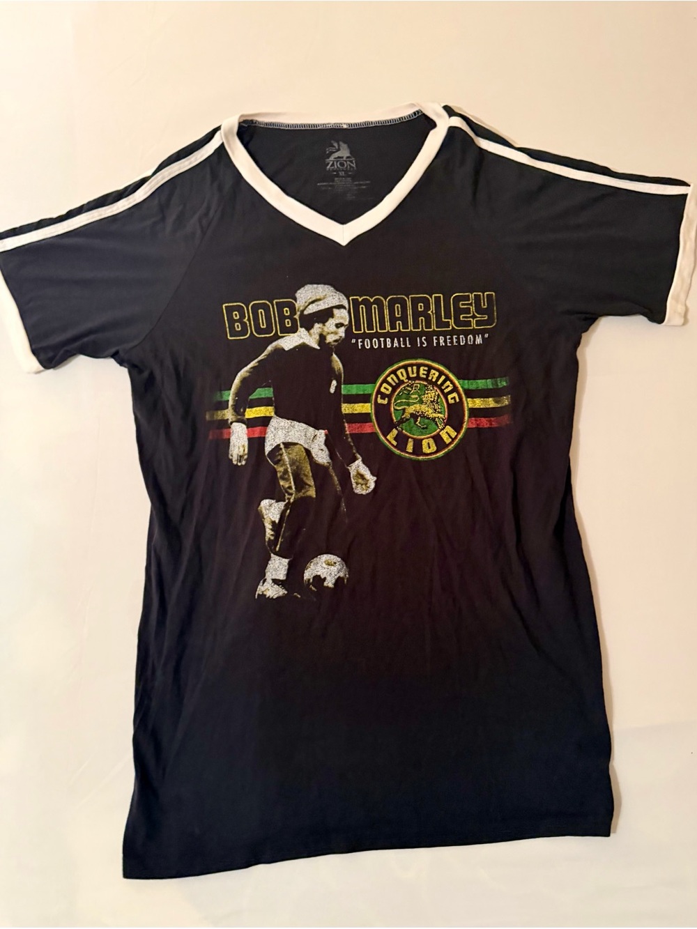 Bob Marley Football is freedom T-shirt size XL V-neck Retro Faded Fader Rasta